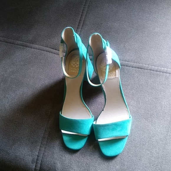 Brand new sandals winderly true suede Vince Camuto  size 10 still in the box - Picture 1 of 4